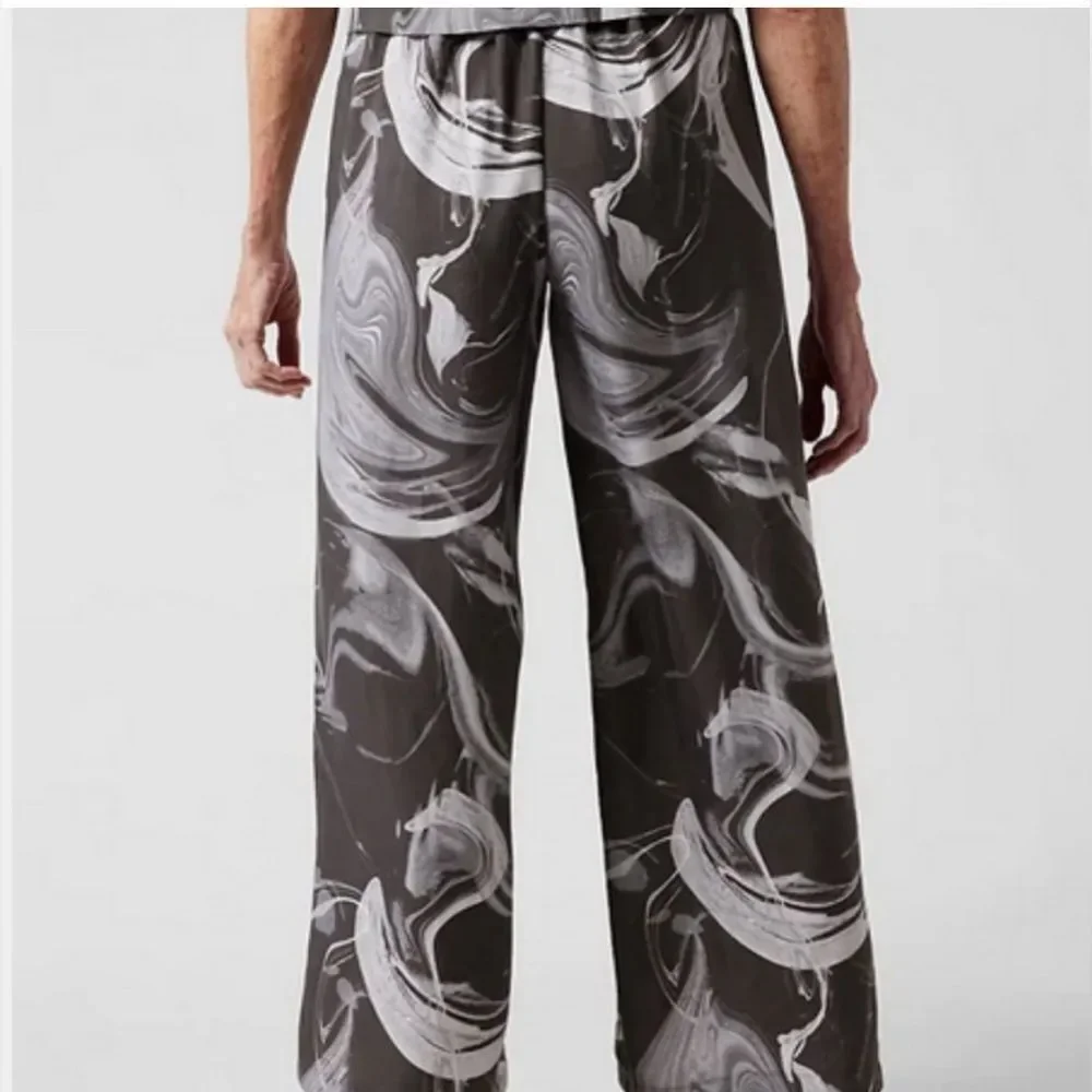 NWT Athleta Calm Cool Pant. Grey Black Marble with White.  Small - Picture 2 of 9
